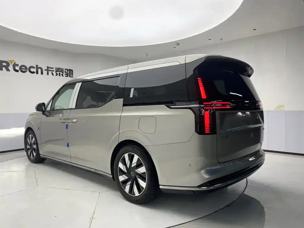 Volvo EM90 2026 из CN, фото 7