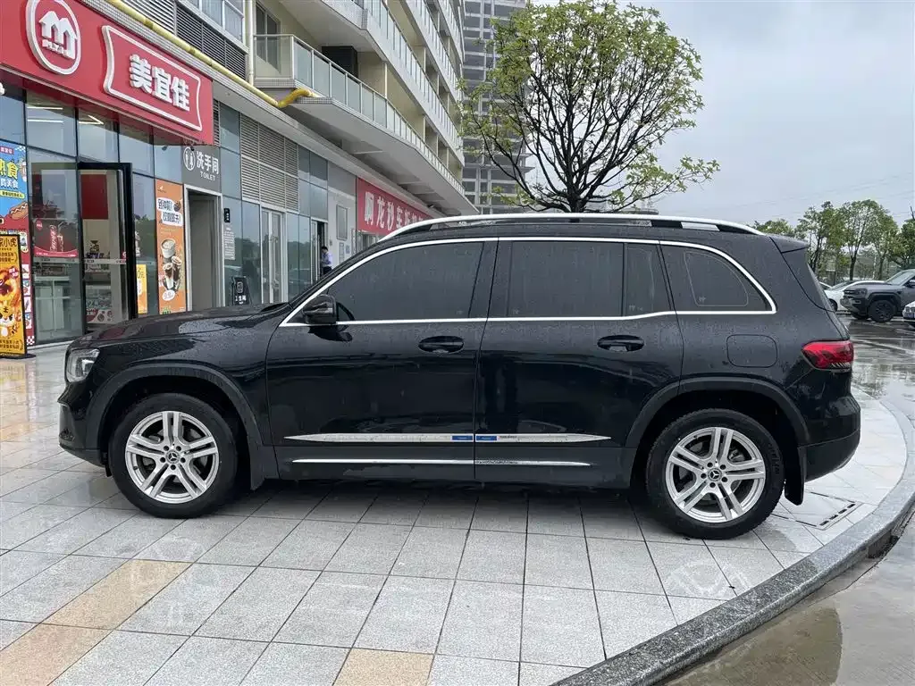 Mercedes-Benz GLB — фото 10