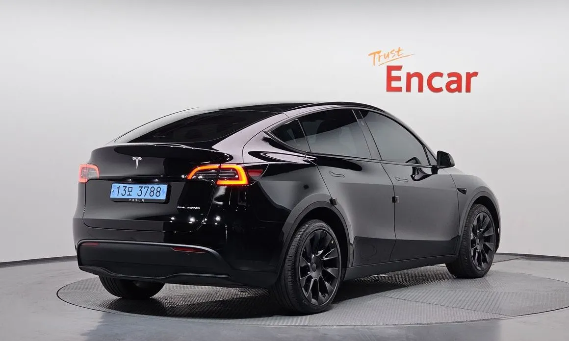 Tesla Model Y — фото 8
