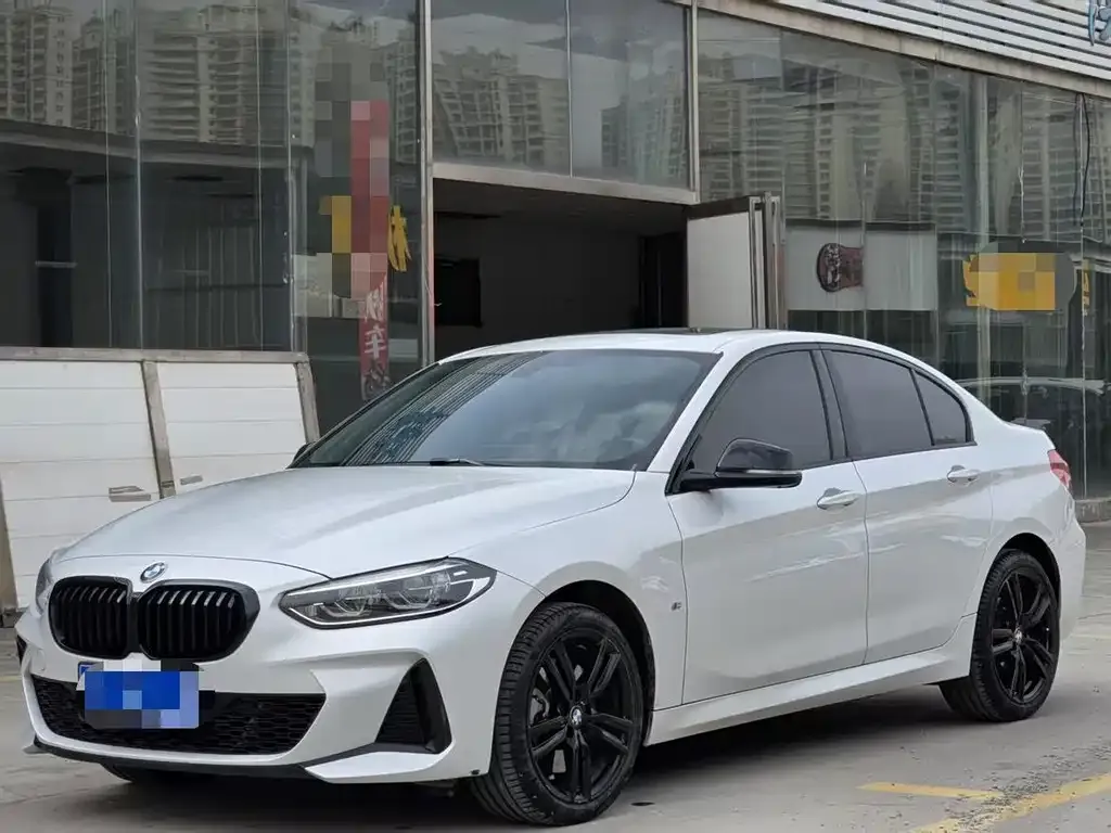 BMW 1 Series 2023 из CN, фото 1