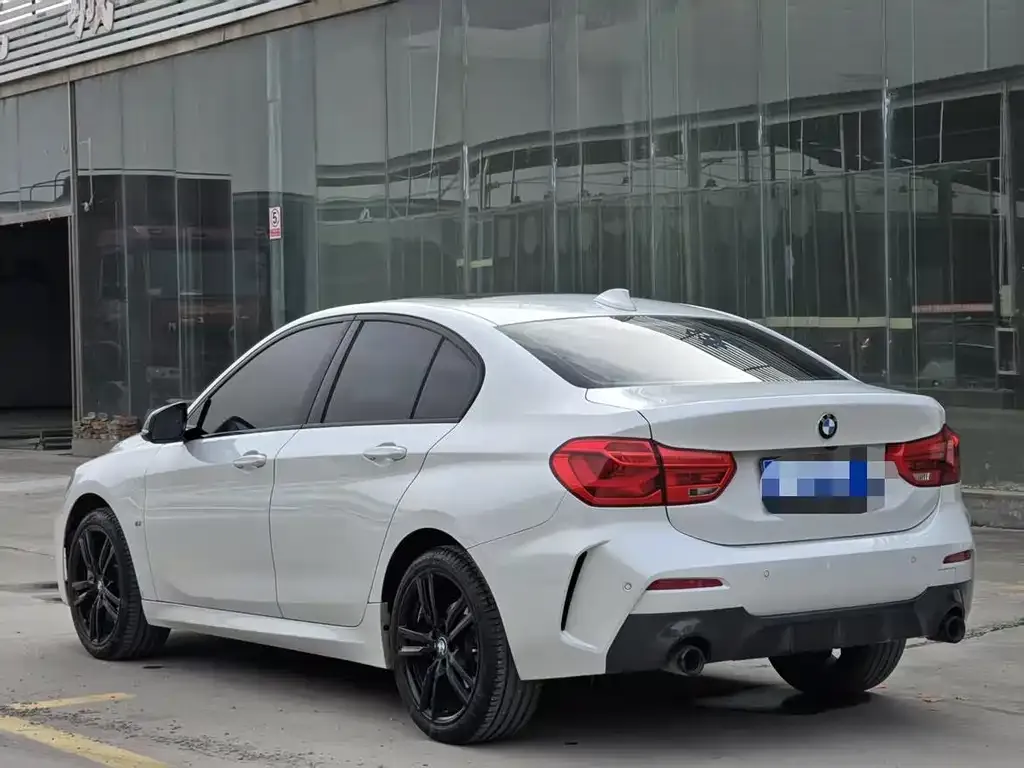 BMW 1 Series 2023 из CN, фото 3