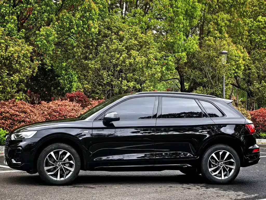 Audi Q5L — фото 9
