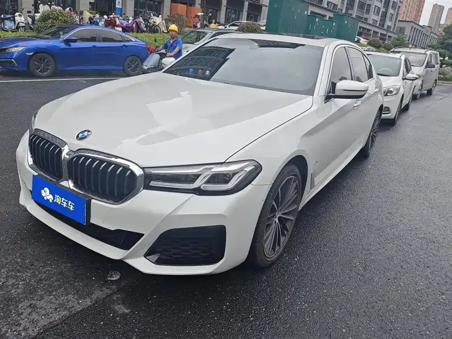 BMW 5 Series — фото 1