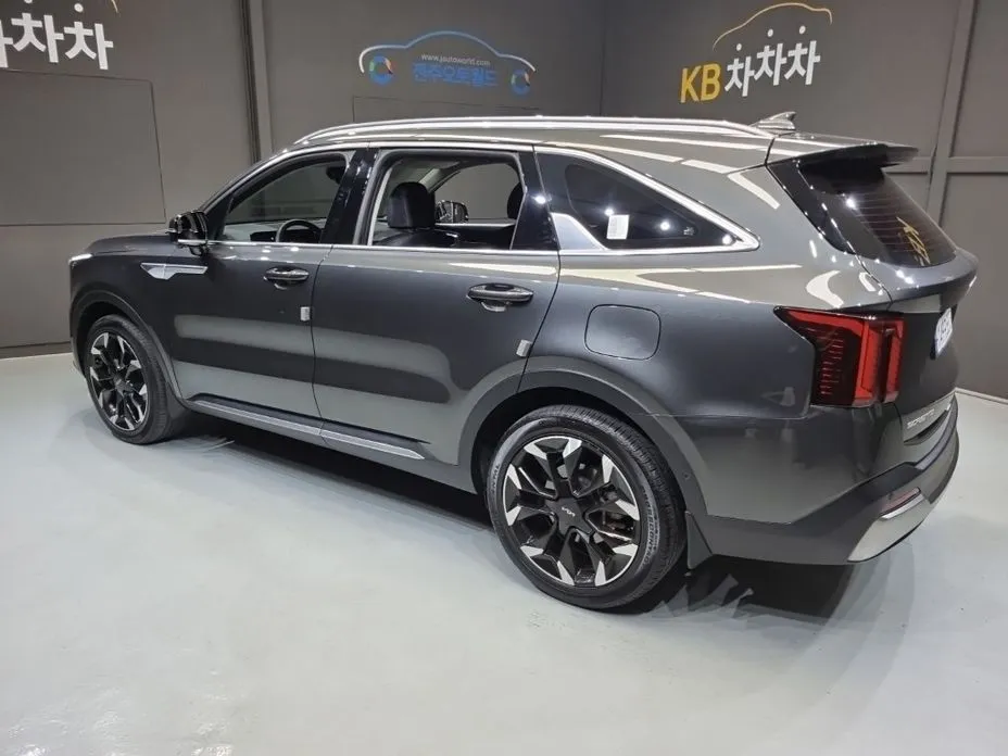 Kia Sorento — фото 8