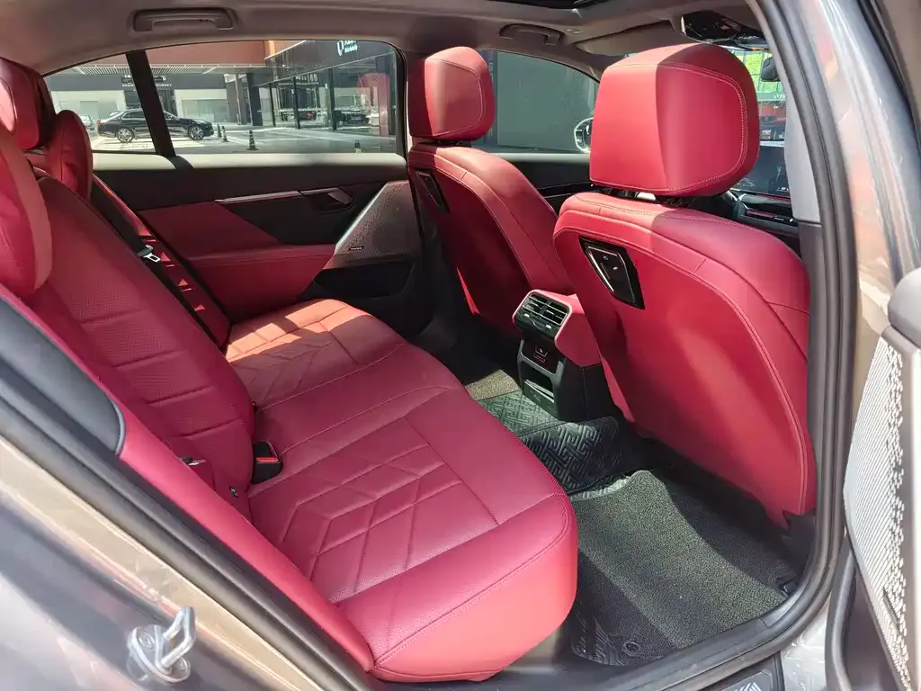 BMW 5 Series 2024 из CN, фото 6