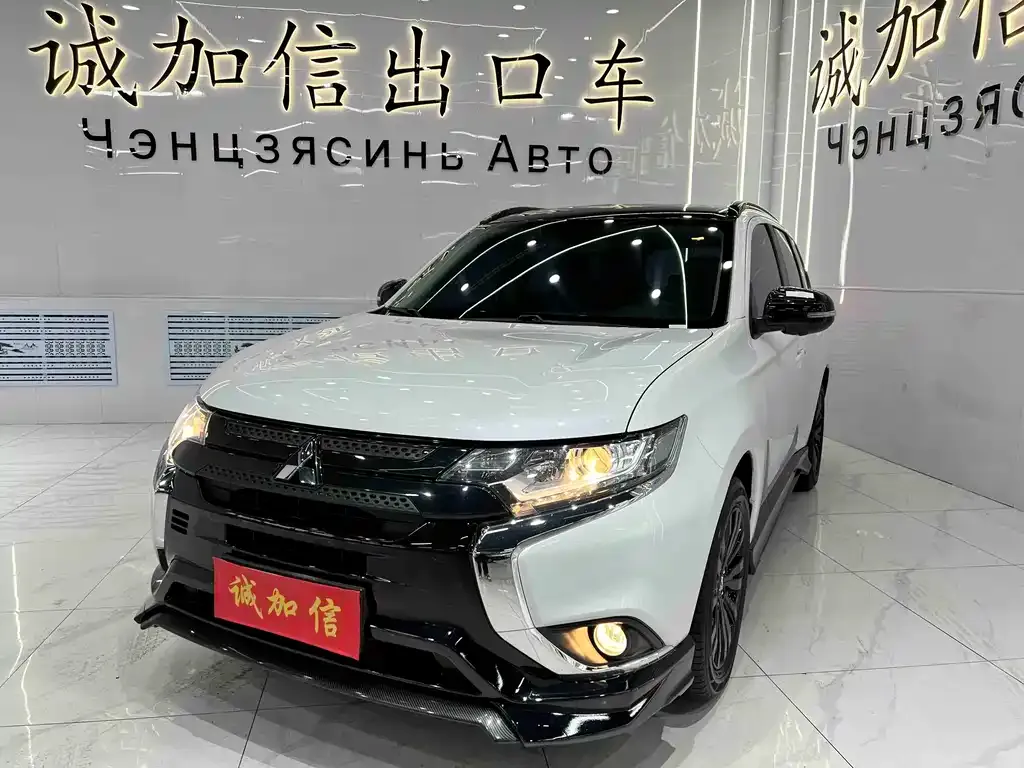 Mitsubishi Outlander — фото 1