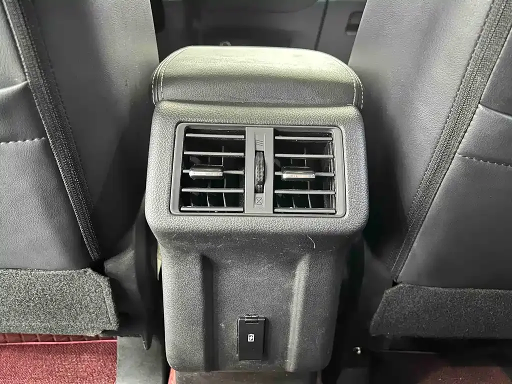 Mitsubishi Outlander — фото 7