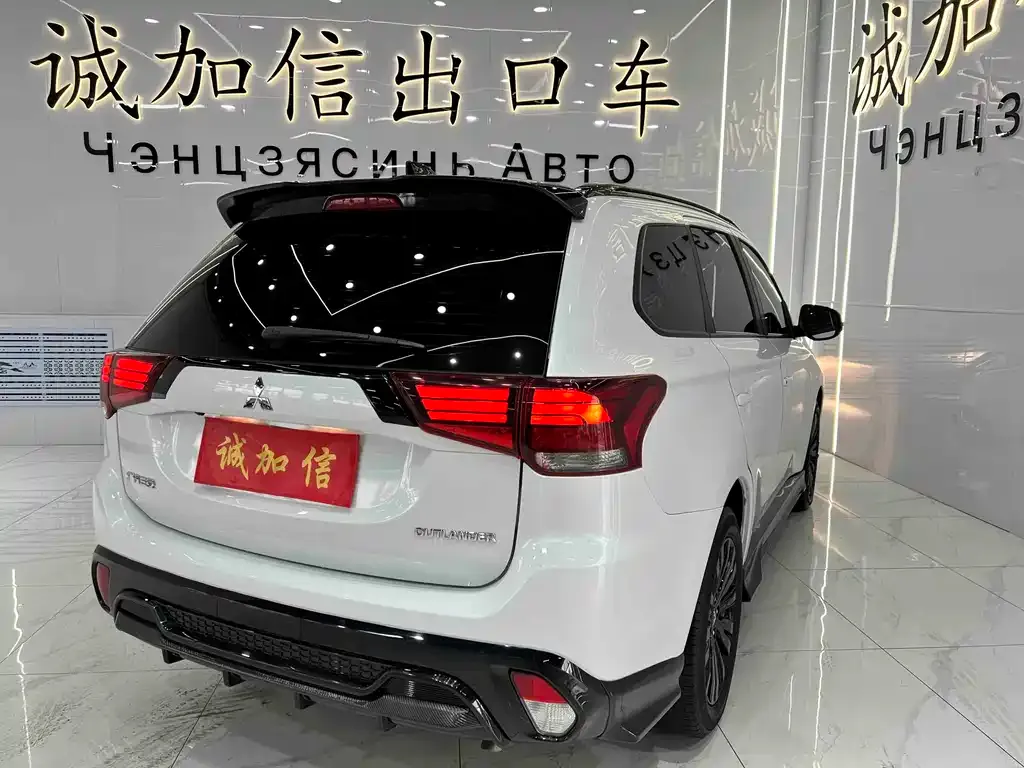 Mitsubishi Outlander — фото 8