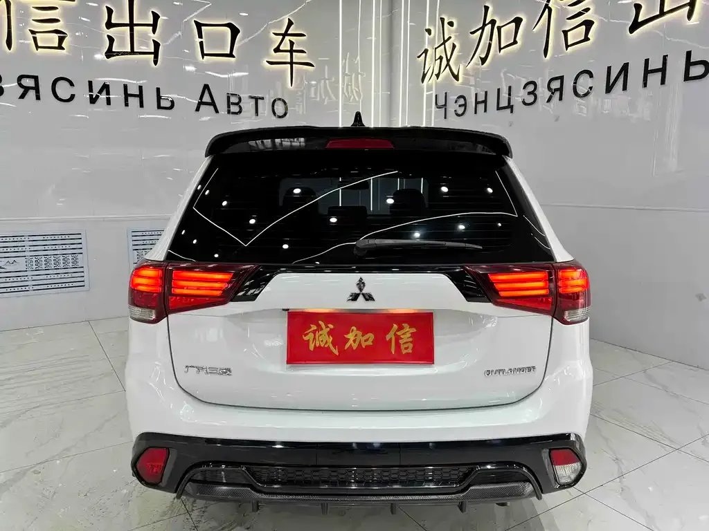 Mitsubishi Outlander — фото 9
