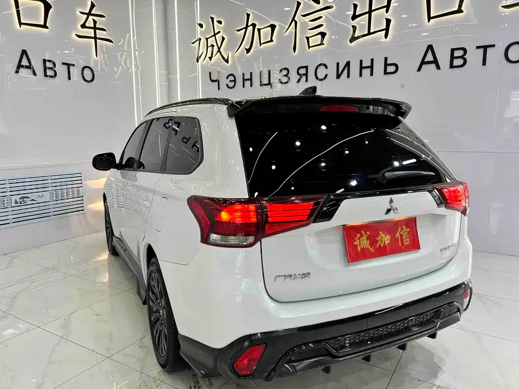 Mitsubishi Outlander — фото 4