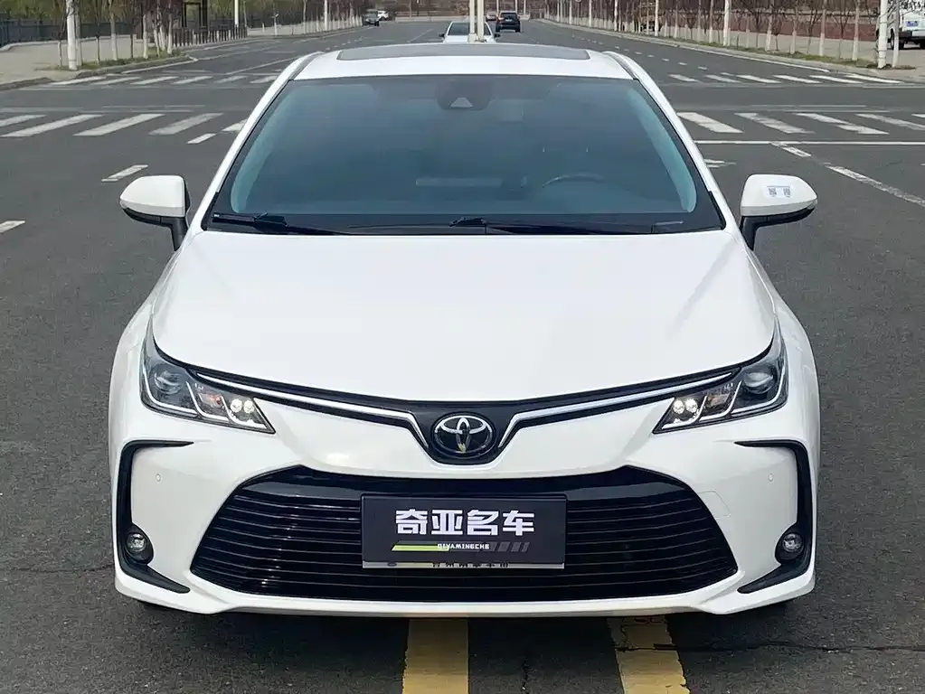 Toyota Corolla — фото 7