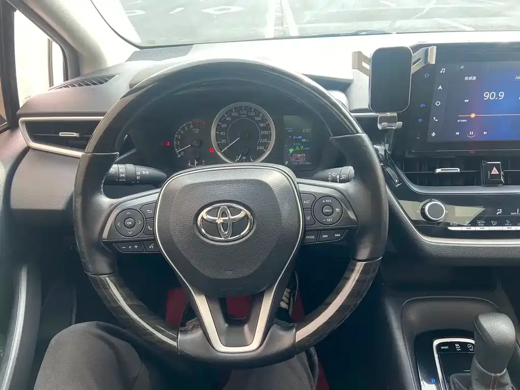 Toyota Corolla — фото 10