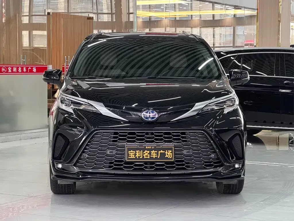 Toyota Granvia 2023 из CN, фото 1