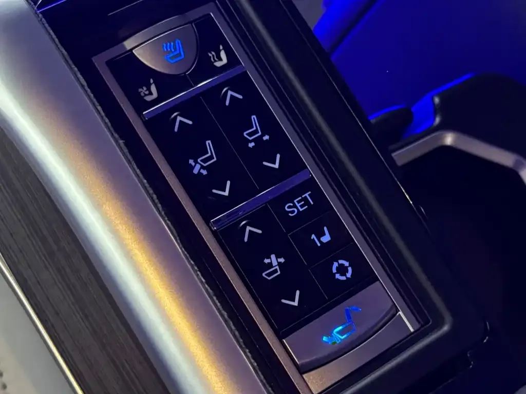 Toyota Granvia 2023 из CN, фото 4