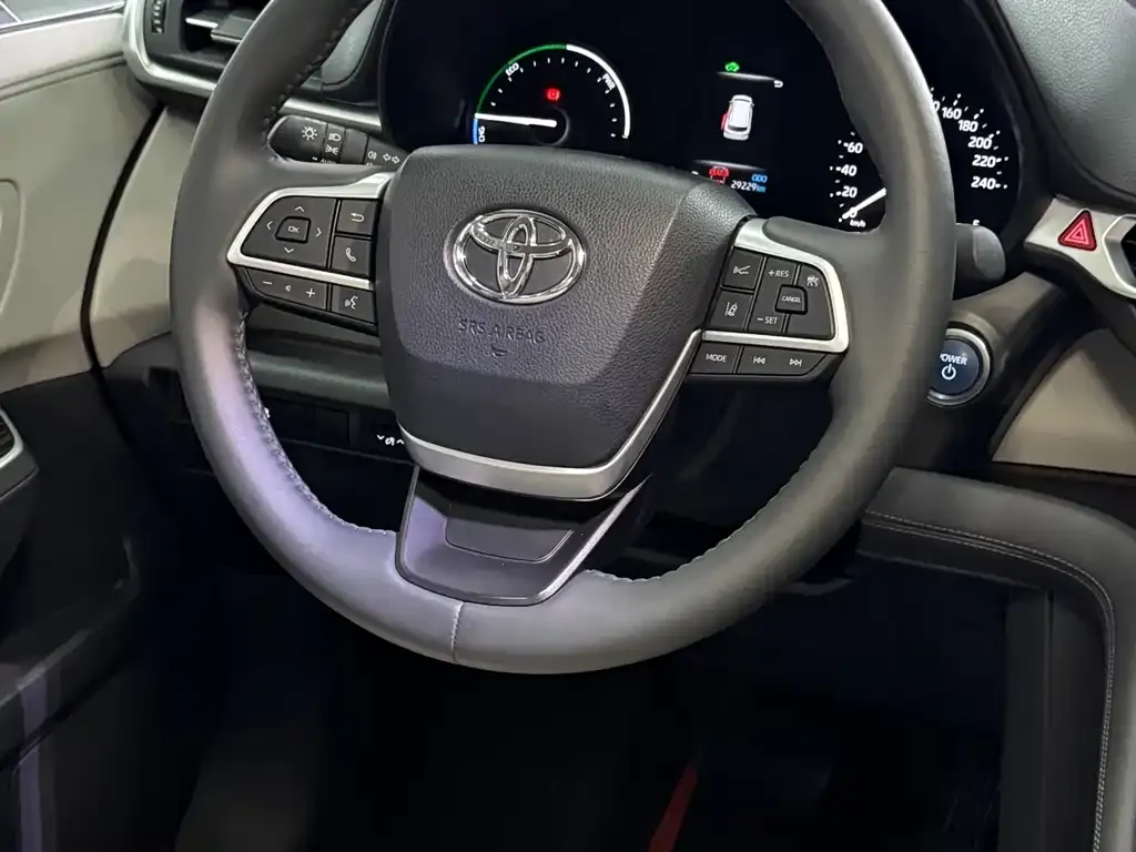 Toyota Granvia 2023 из CN, фото 5