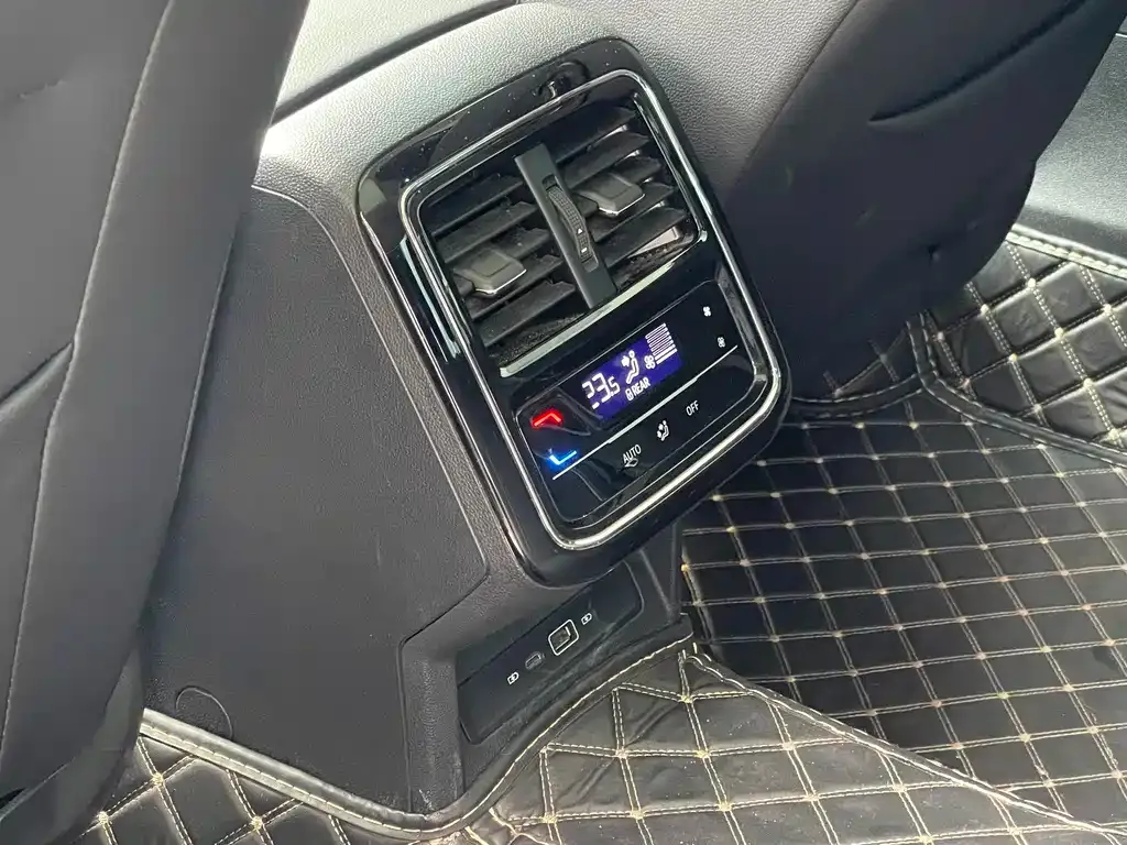 Volkswagen Passat 2024 из CN, фото 2