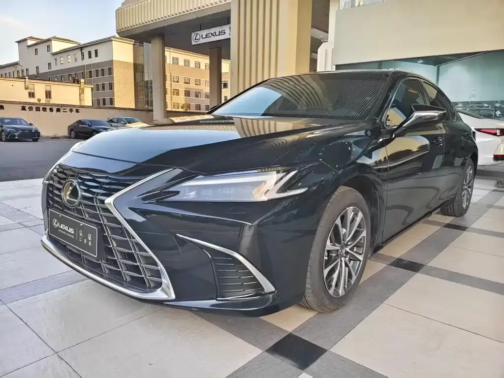 Lexus ES — фото 1