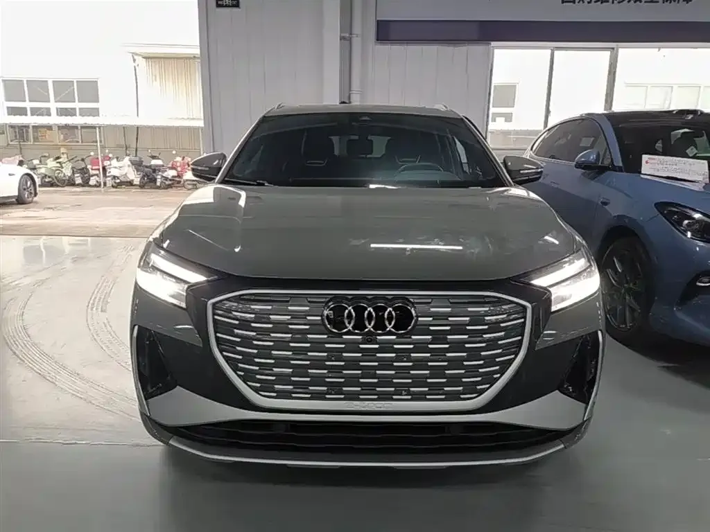 Audi Q4 e-tron — фото 10
