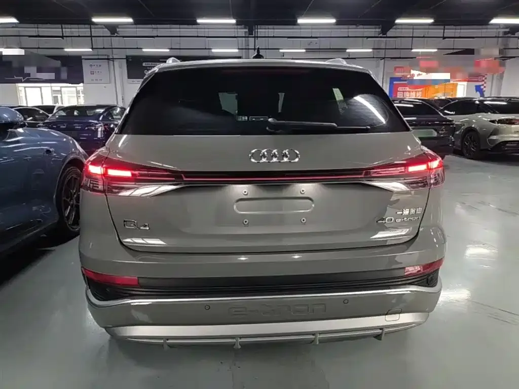 Audi Q4 e-tron — фото 7
