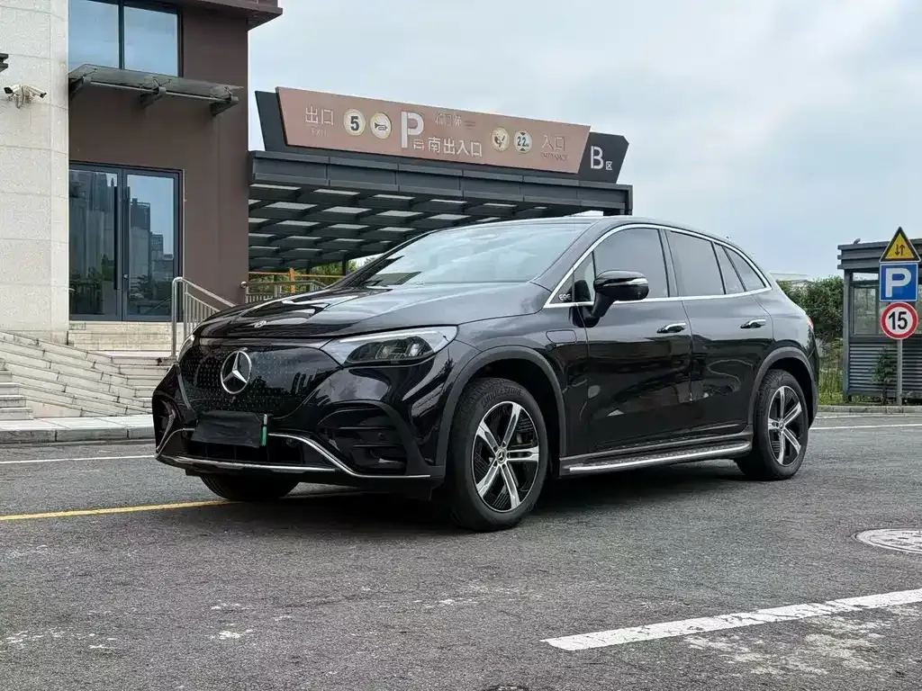 Mercedes-Benz EQE SUV