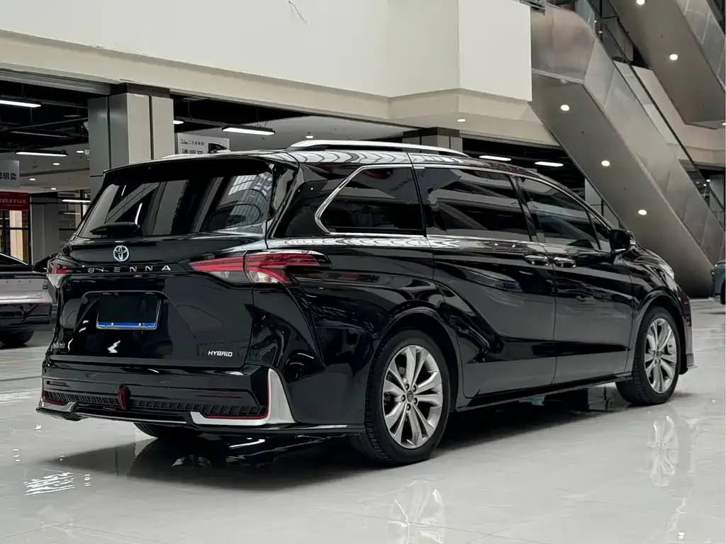 Toyota Sienna — фото 7