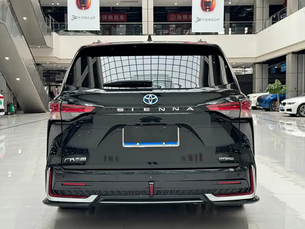 Toyota Sienna — фото 6