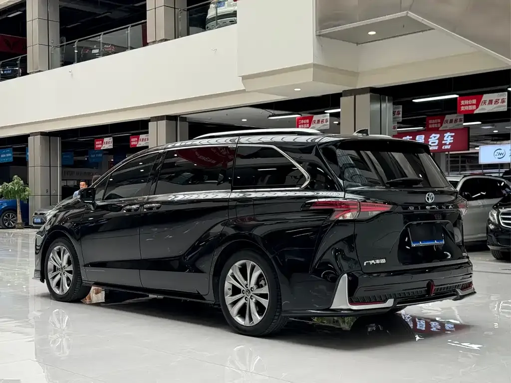 Toyota Sienna — фото 8