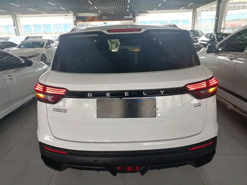 Geely Binyue — фото 10