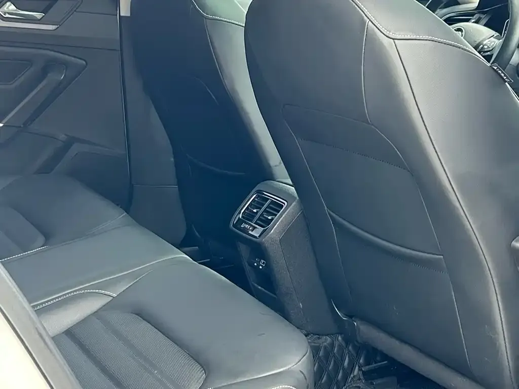 Volkswagen Lamando 2021 из CN, фото 2