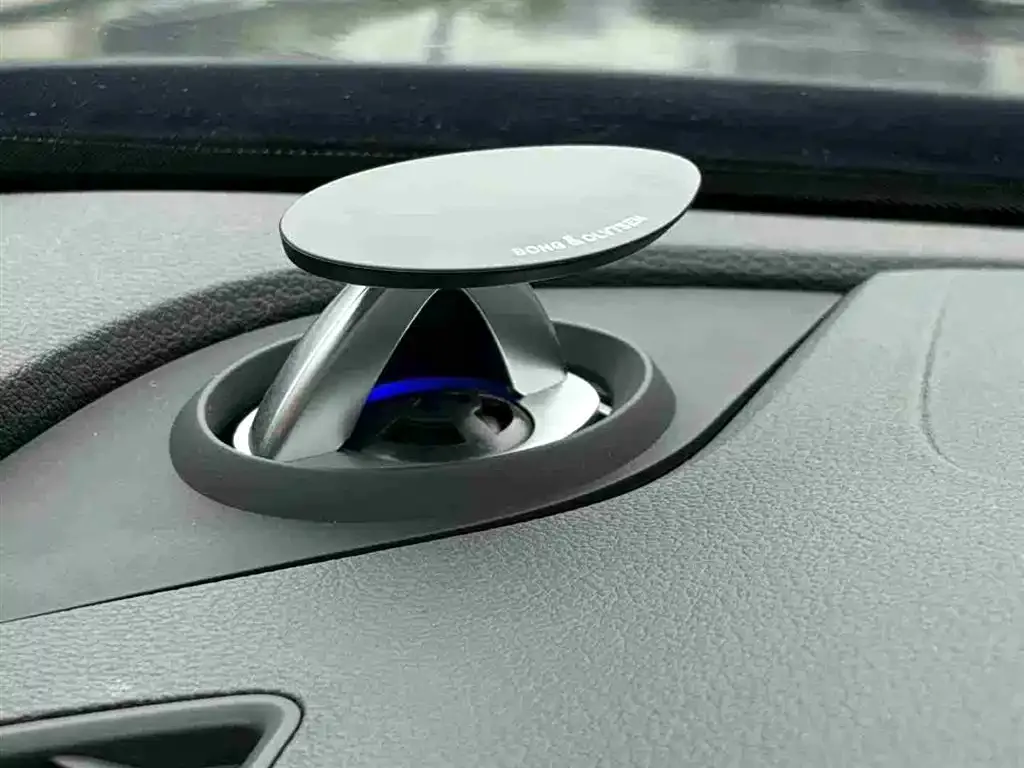 Audi A4L 2021 из CN, фото 2