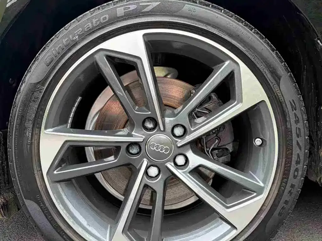 Audi A4L 2021 из CN, фото 8