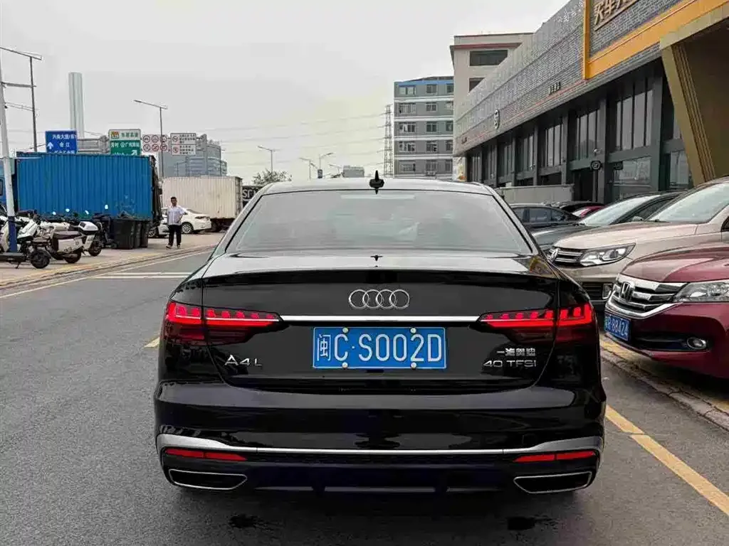 Audi A4L 2021 из CN, фото 4