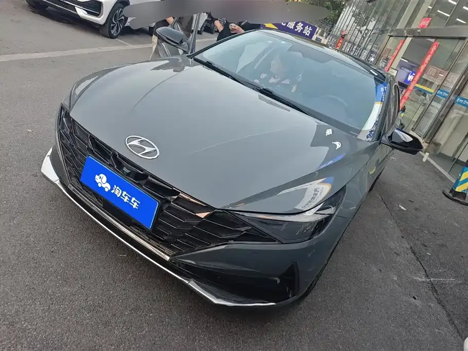 Hyundai Elantra