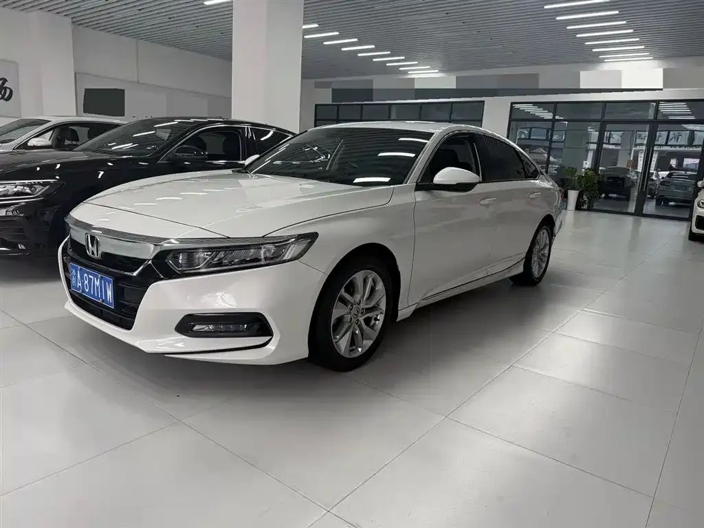 Honda Accord — фото 1