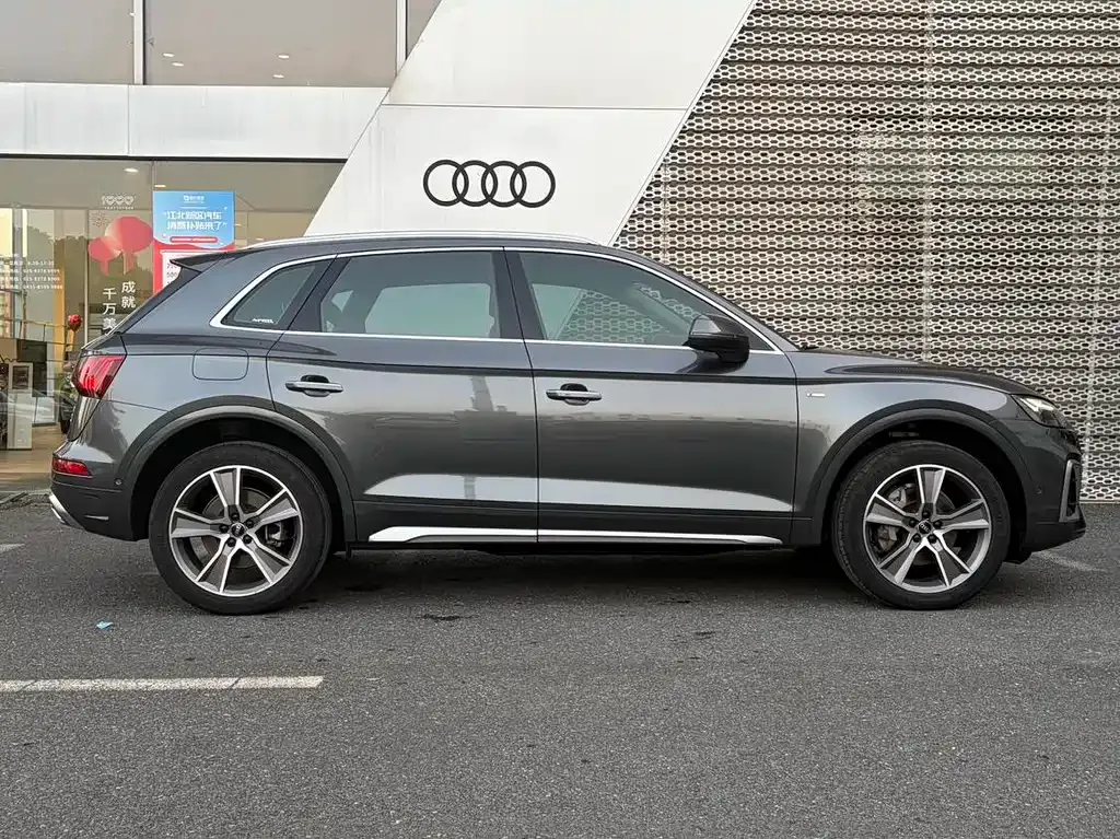 Audi Q5L — фото 9