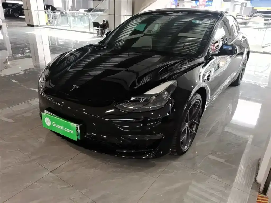 Tesla Model 3 — фото 1