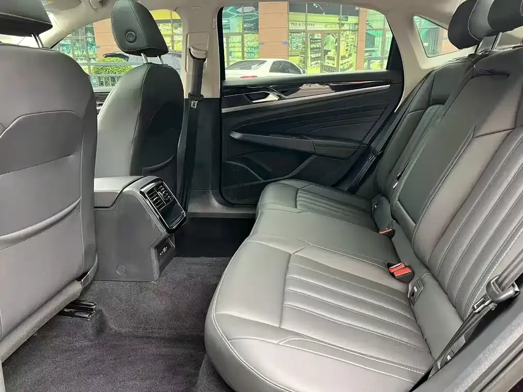 Volkswagen Passat 2023 из CN, фото 3