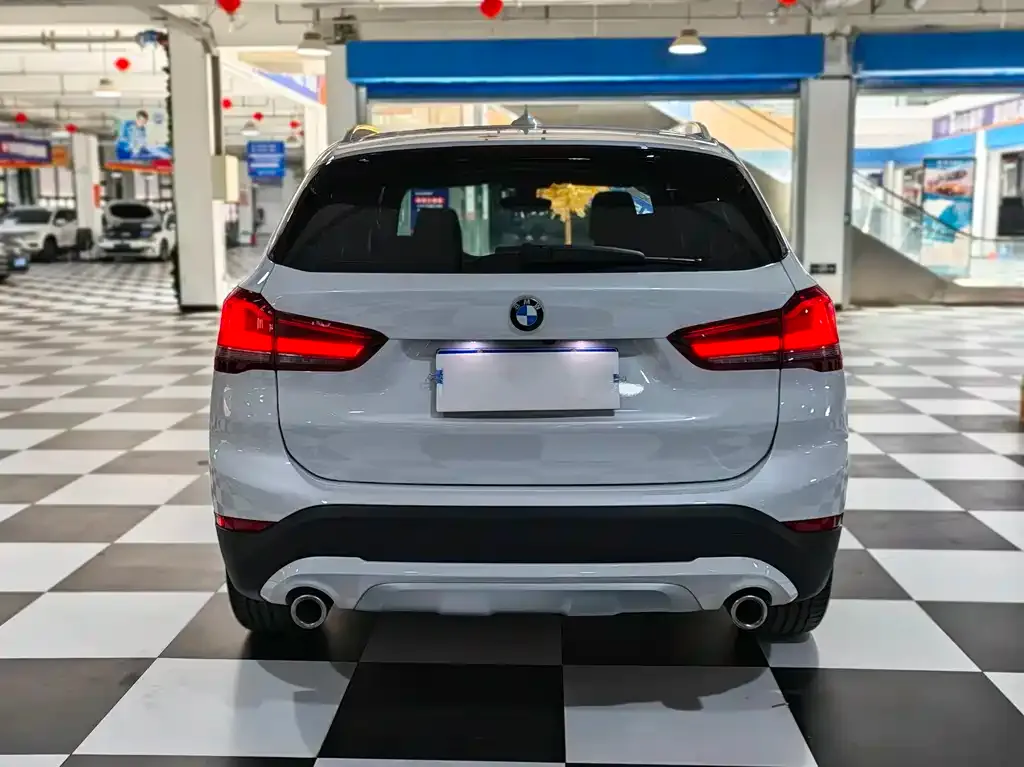 BMW X1 — фото 5