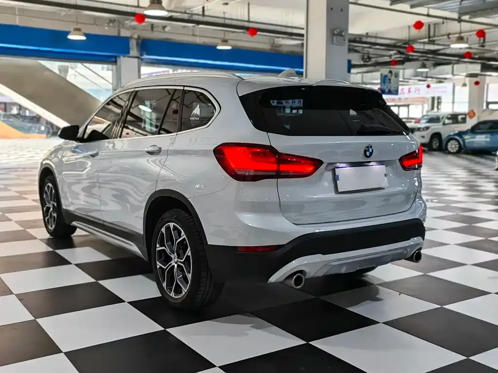 BMW X1 — фото 8