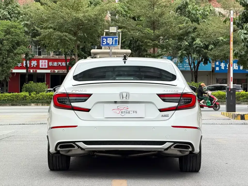 Honda Accord — фото 9