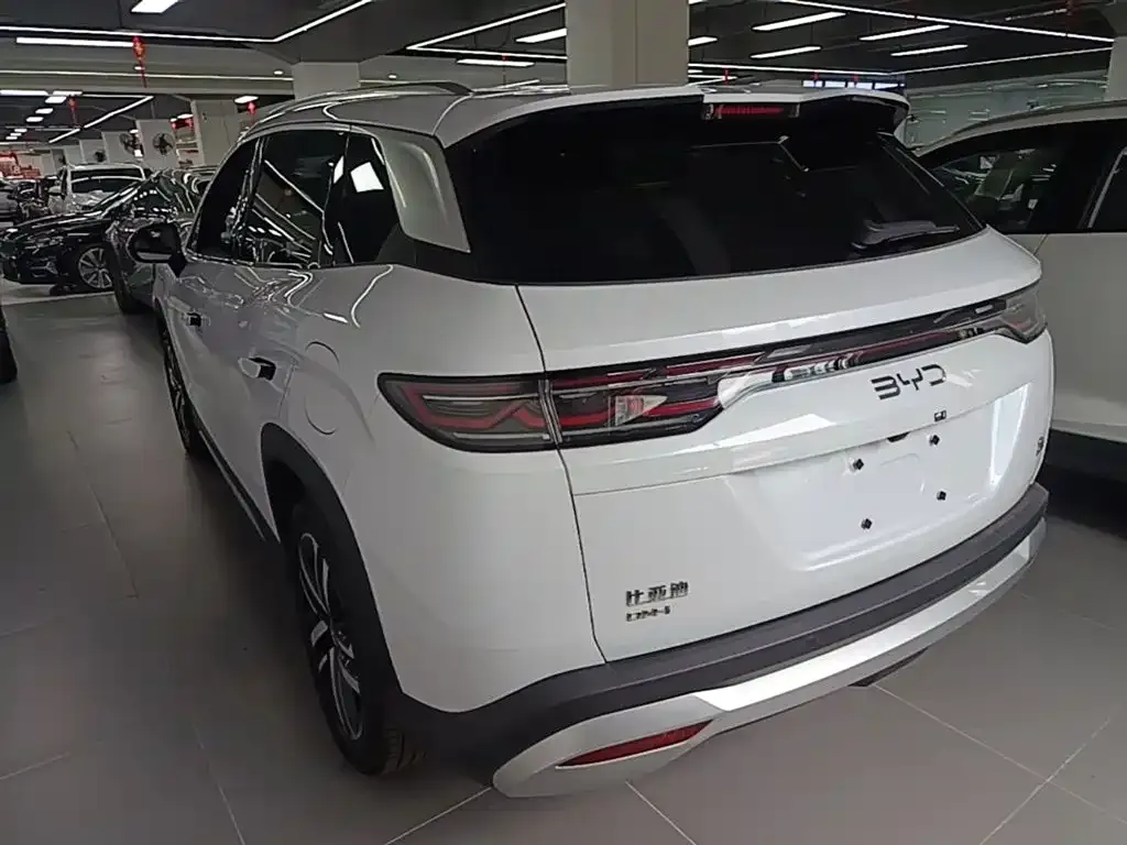 BYD L DM-i — фото 7