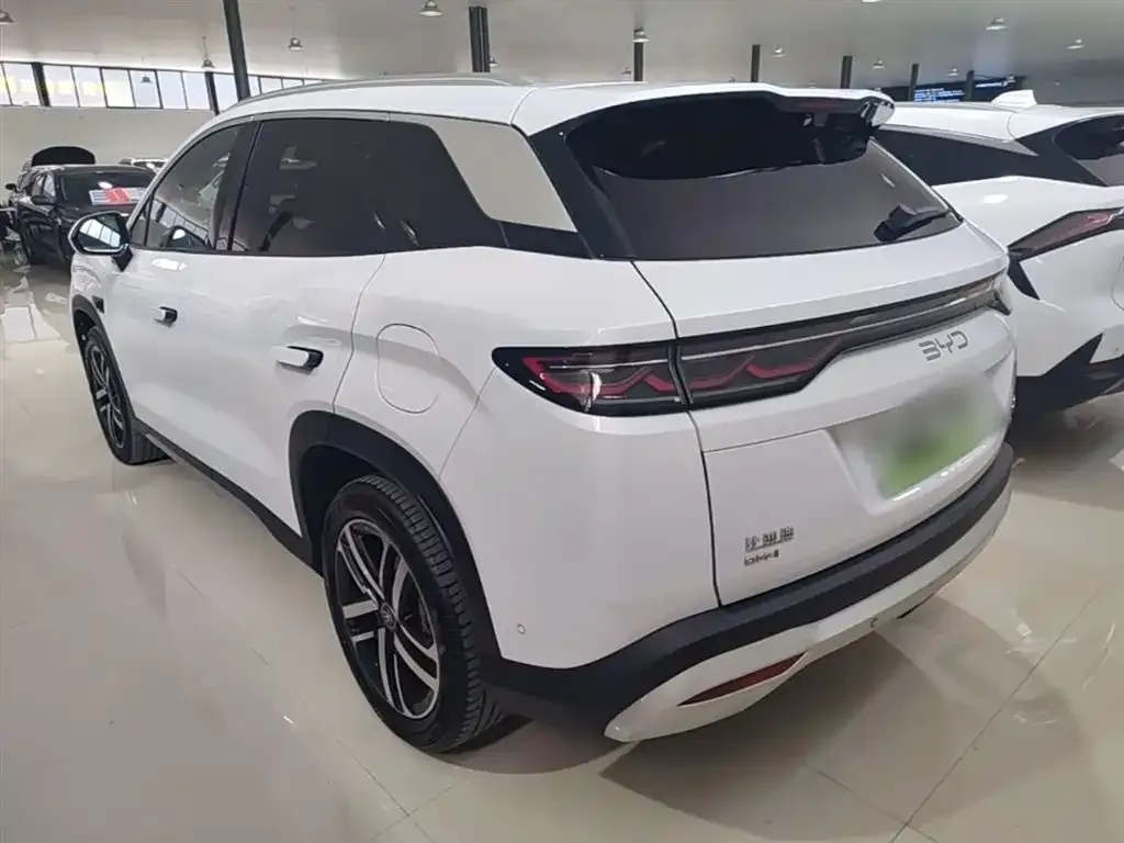 BYD L DM-i — фото 8