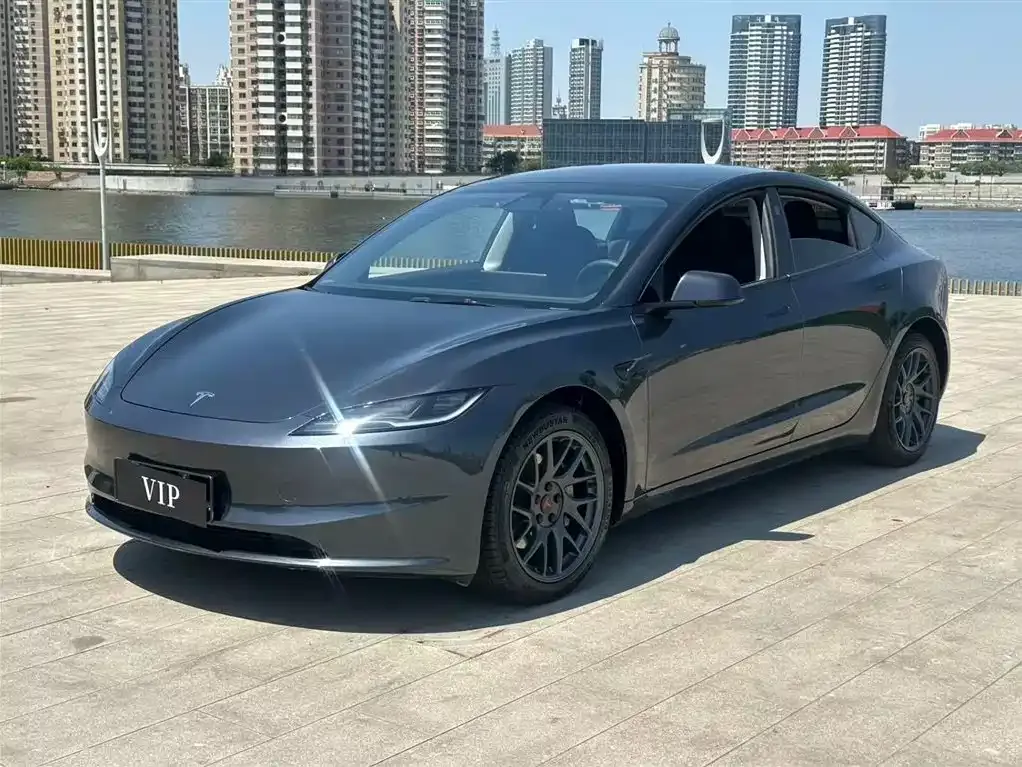 Tesla Model 3 — фото 1