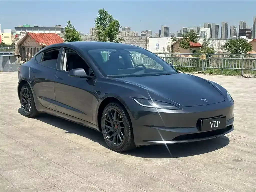 Tesla Model 3 — фото 4
