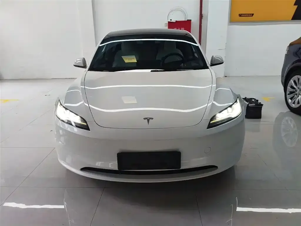 Tesla Model 3 2023 из CN, фото 5