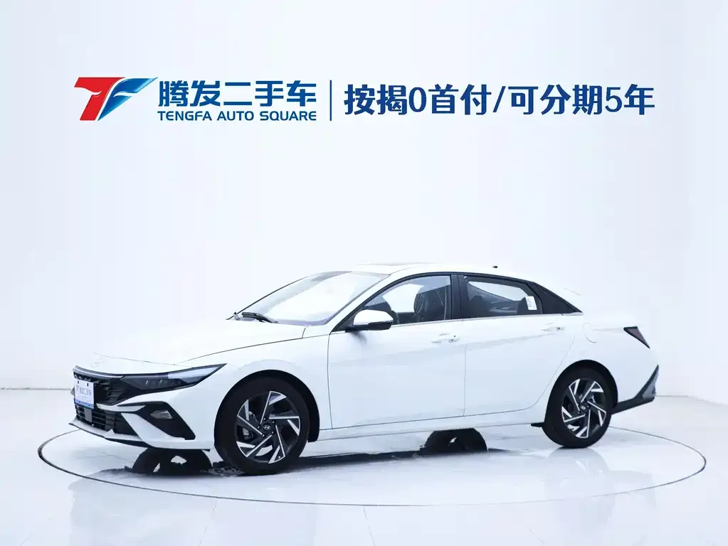 Hyundai Elantra — фото 1
