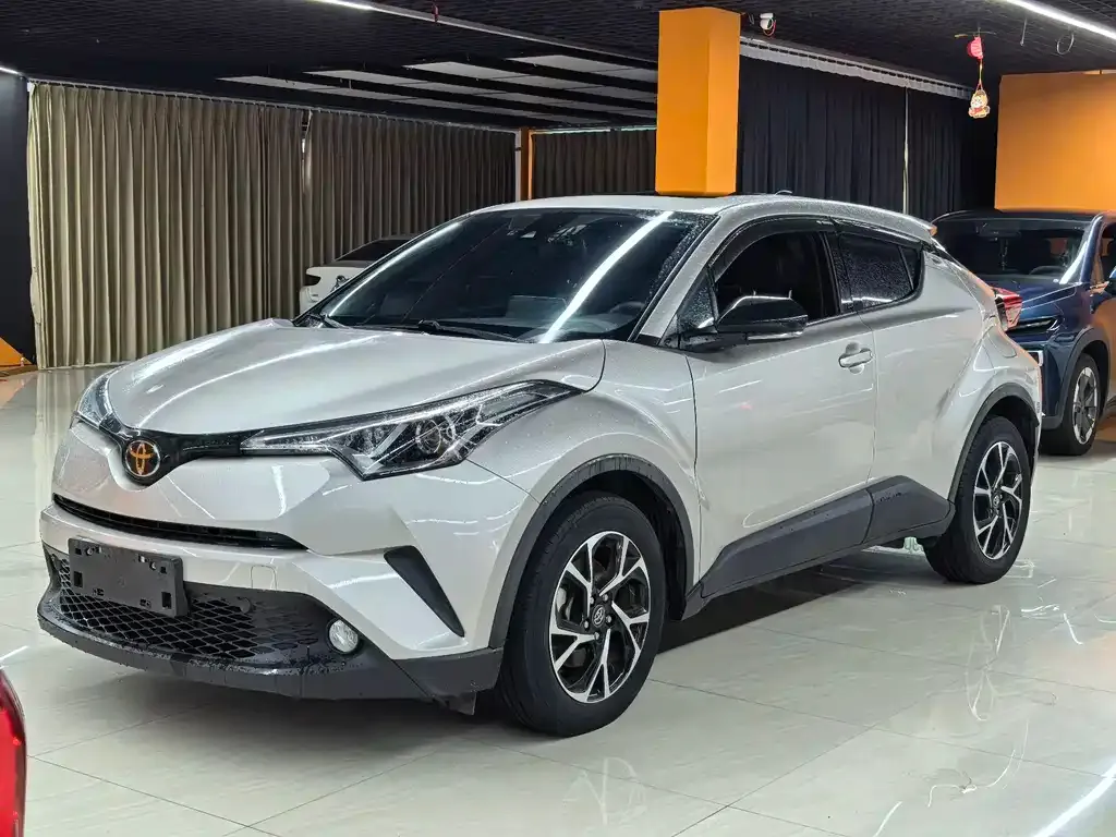 Toyota C-HR — фото 1