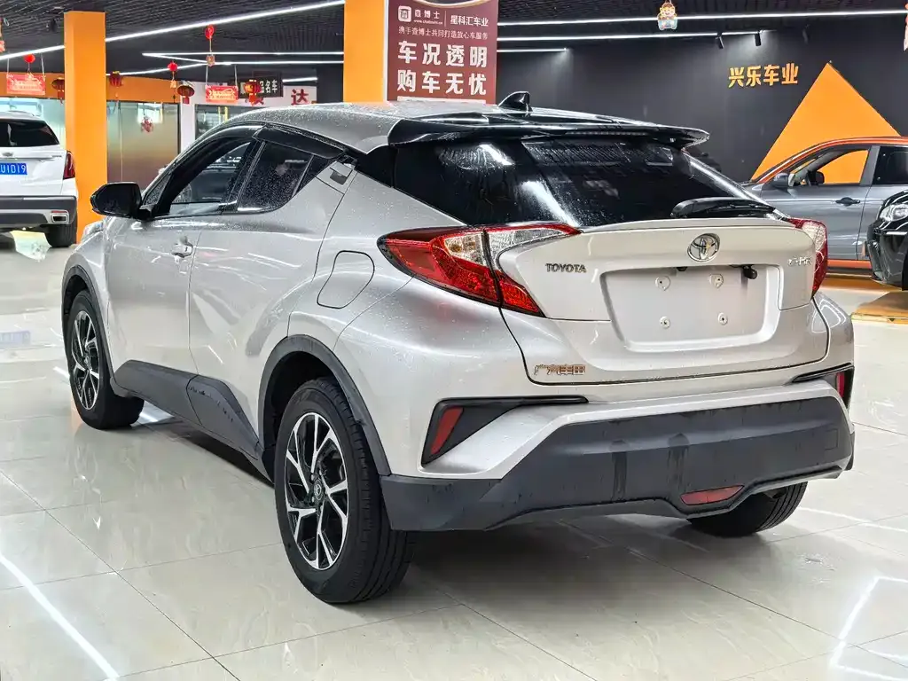Toyota C-HR — фото 7