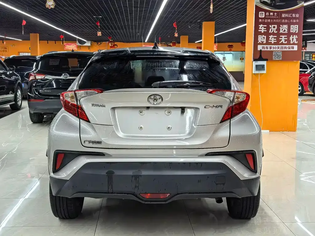Toyota C-HR — фото 8