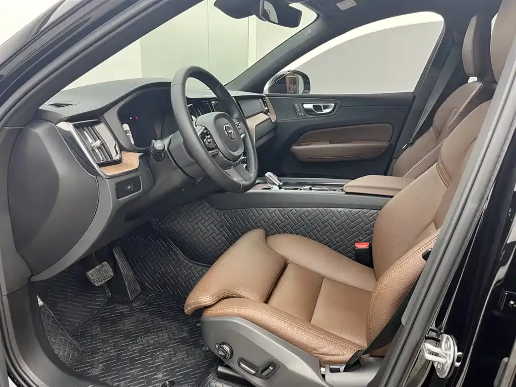 Volvo XC60 2024 из CN, фото 6